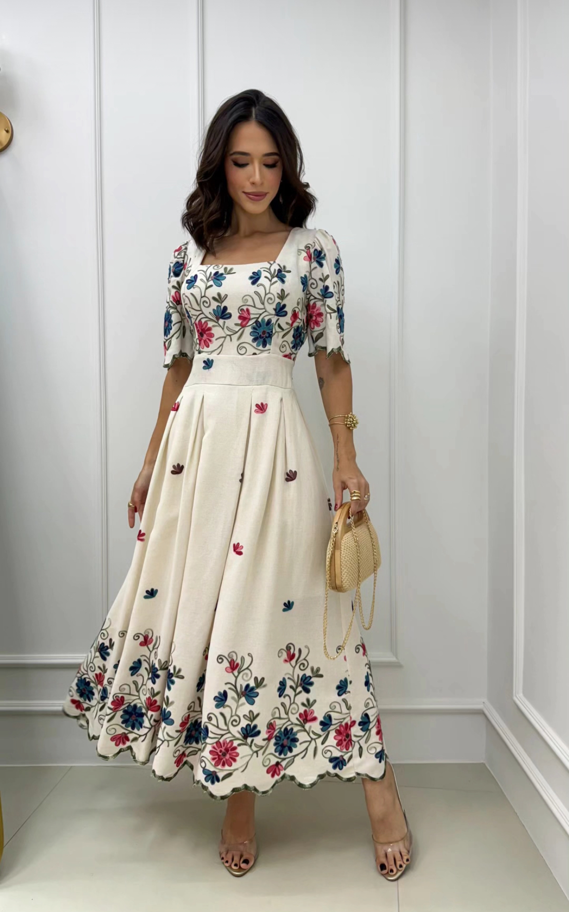 Vestido linho bordado